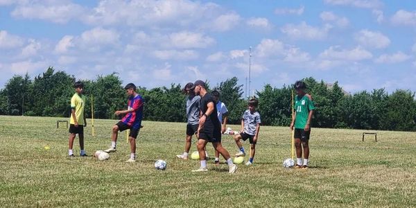 Coach Ben leading a group of 6 in an outdoor training session