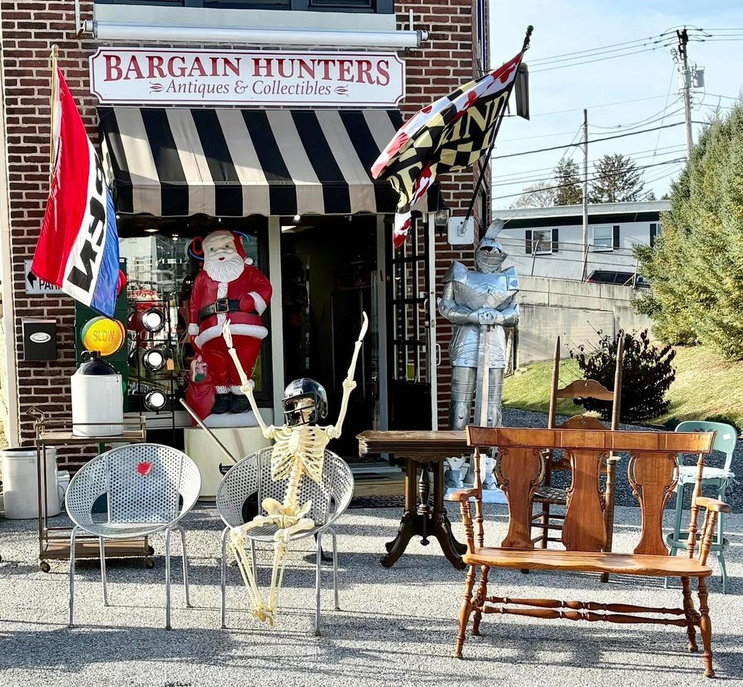 Outside view of Bargain Hunters Antiques