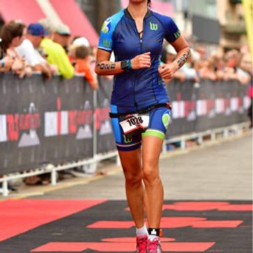 woMan we Pink calf Blue Running suit and running on the marathon