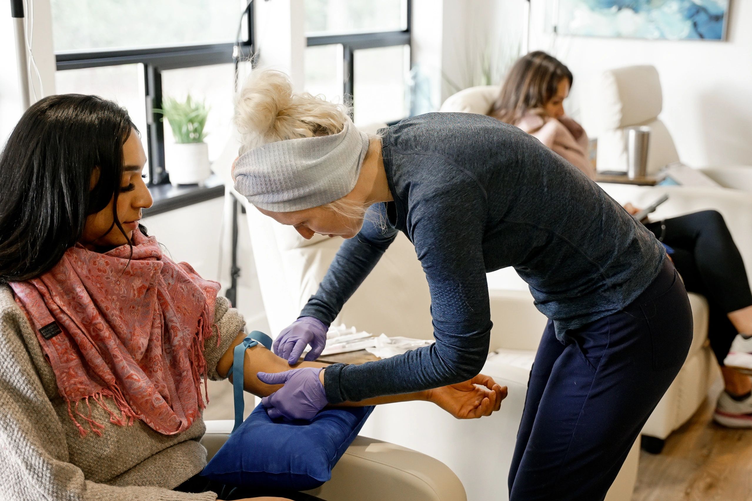 An expert registered nurse at Revive Drip is performing an IV hydration infusion in Gig Harbor. 