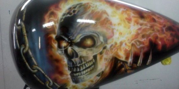 Airbrusing, custom art, motorcyle paint, skull, flames
