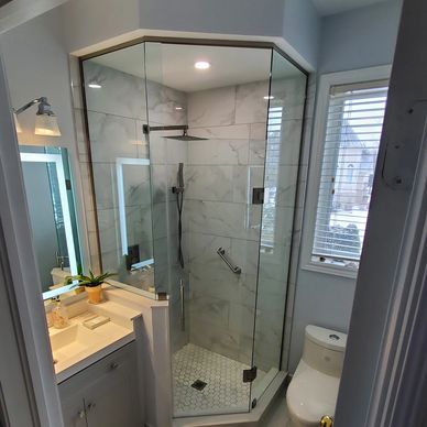 Neo angle glass enclosure with glass door