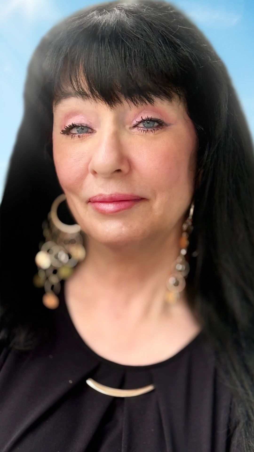 Photo portrait réelle de Silvia Davanzo Médium Voyante, qui a été vue à la tv au Québec, Canada.