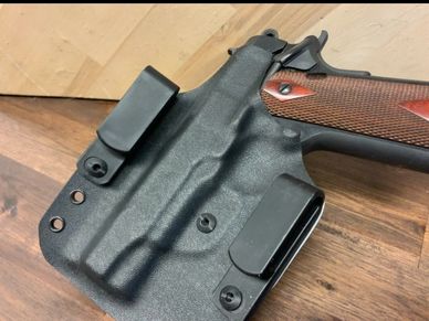 1911 in Hybrid showing belt clips