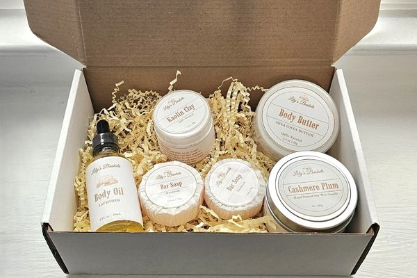 A Christmas Gift Basket with Whipped Body Butter, Bath Soap, Scented Candle, Kaolin Clay & Body Oil.