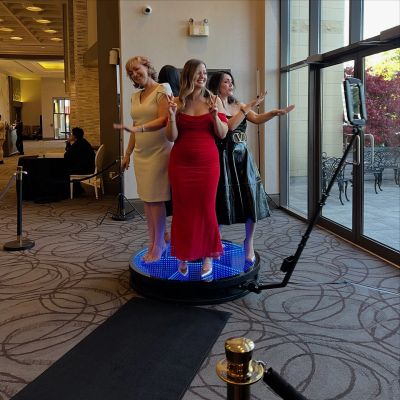PHOTO BOOTH AND 360 BOOTH RENTAL IN OAKVILLE