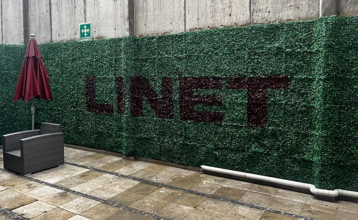 INSTALACIÓN DE VEGETACIÓN ARTIFICIAL