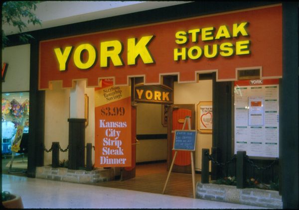 The last York Steak House: Columbus restaurant serves up nostalgia with  your sirloin 