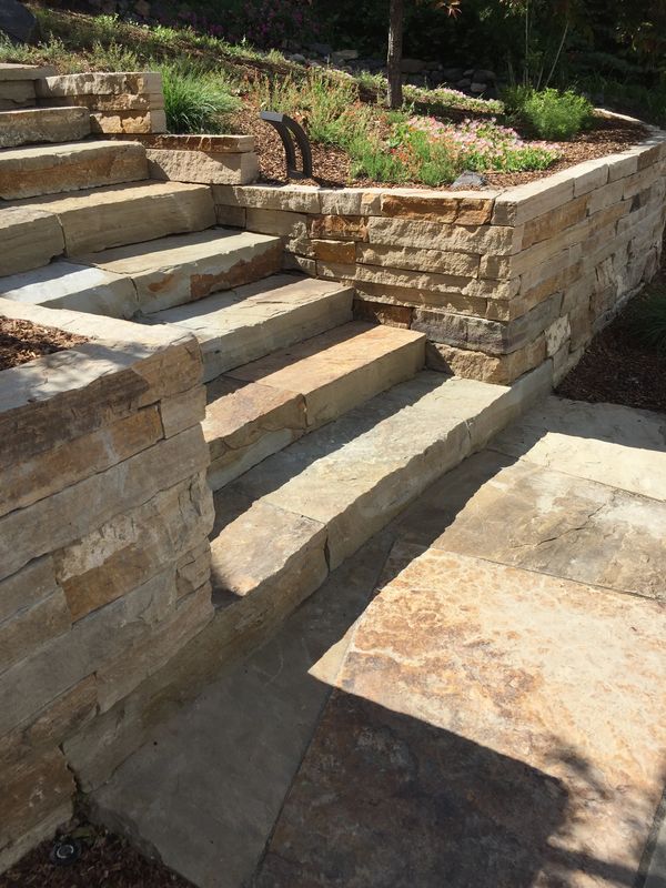 natural buff flagstone wall