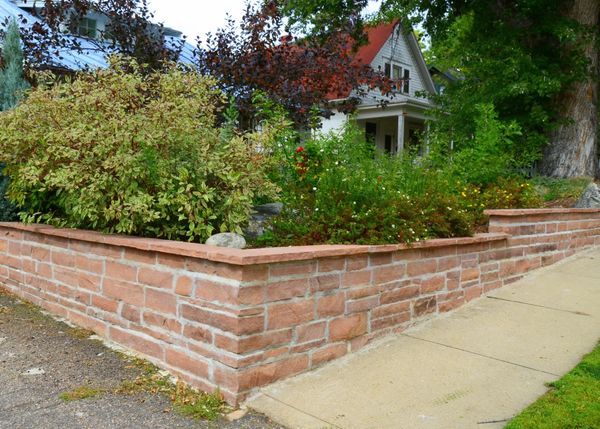 flagstone block wall 