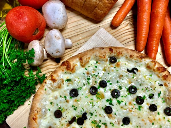 WHITE PIZZA WITH OLIVES, OLIVE OIL AND PARSLEY