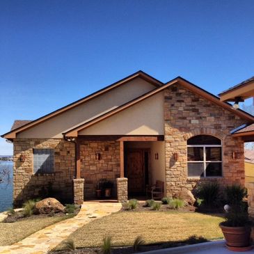 Custom house built on Lake LBJ. Designed by Frasier Construction in Marble Falls, Texas.