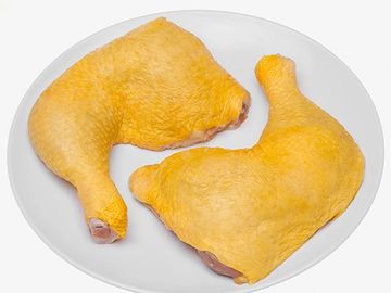 Pierna con muslo con piel y hueso para mole y presentación de platillos con guisados específicos 