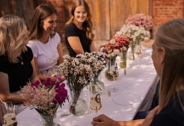 Blumen Blumenkranz Kreativ Basteln JGA Junggesellinnen Abschied Fotoshooting Mädels Idee Inspiration