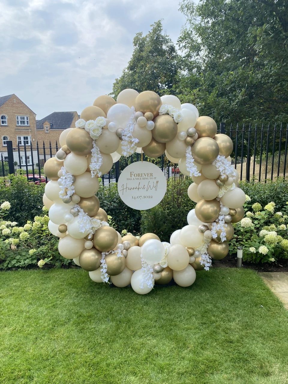 Round Custom Balloons | devon paige balloon styling