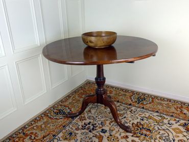 George III mahogany, single-slab tilt-top center table, showcasing the wood's characterful twist.