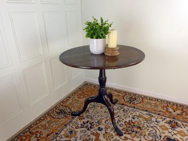  17th/18th-century oak tilt-top tripod table with a renewed working catch for smooth tilting.