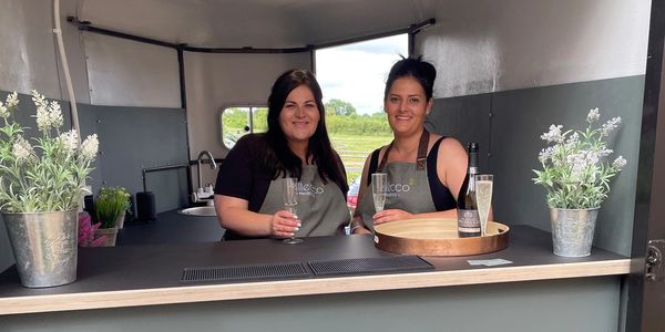 Serving Jellecoo Prosecco from our own converted horse box