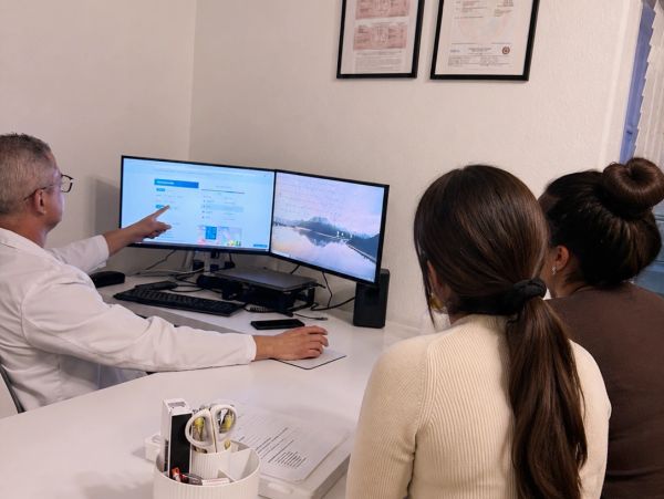 Healthcare provider discussing pelvic pain concerns and treatment options with patients during a con