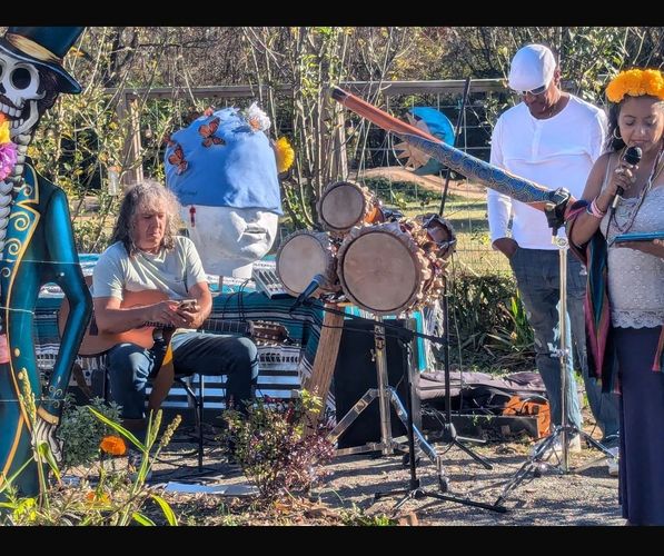 Celebración  en la granja urbana honrando la fuerza de nuestras conexiones  y tradiciones11/2/2024 