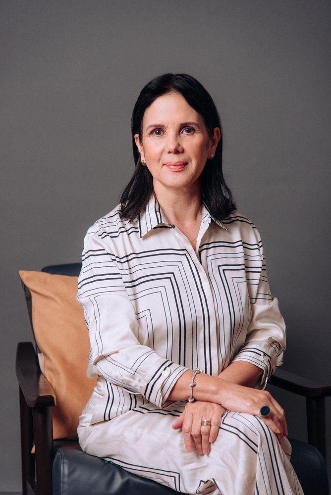 Foto mia con pose natural, reflejando mi esencia