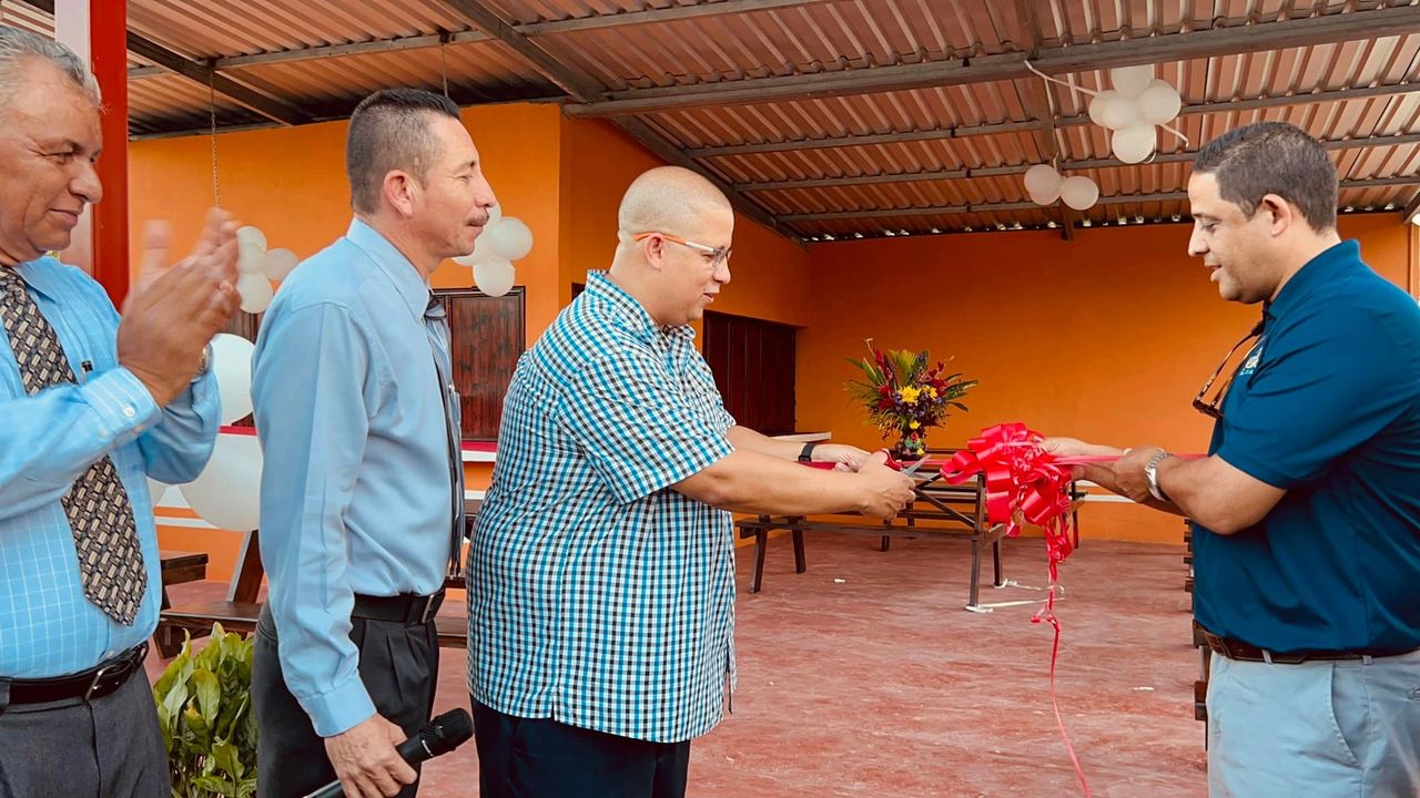 Héctor Delgado inaugura primer comedor para niños en Guatemala Héctor Delgado inaugura primer comedor para niños en Guatemala