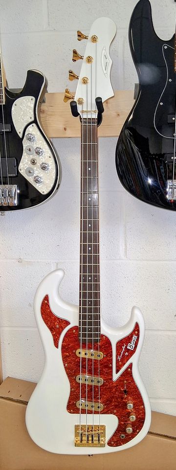Pre owned   Burns Marquee bass, gold hardware has tarnished but in excellent condition been restrung