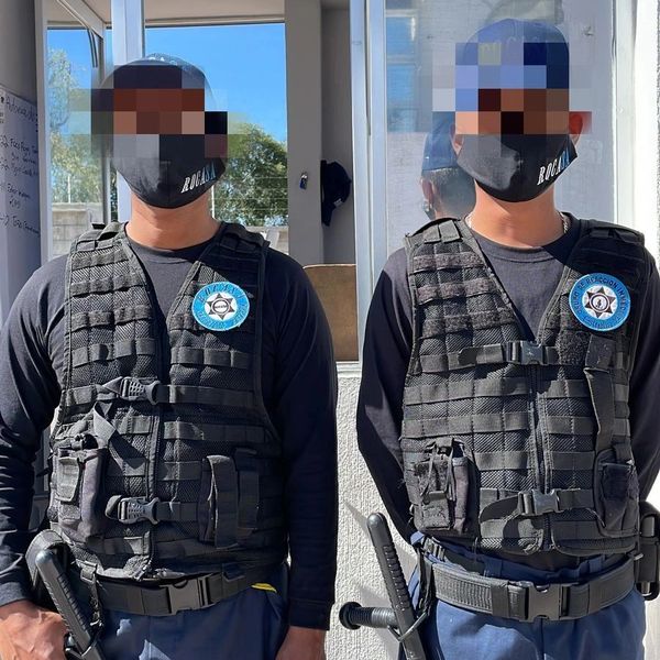 guardias de seguridad privada intramuros roca de seguridad privada dos elementos en fraccionamiento