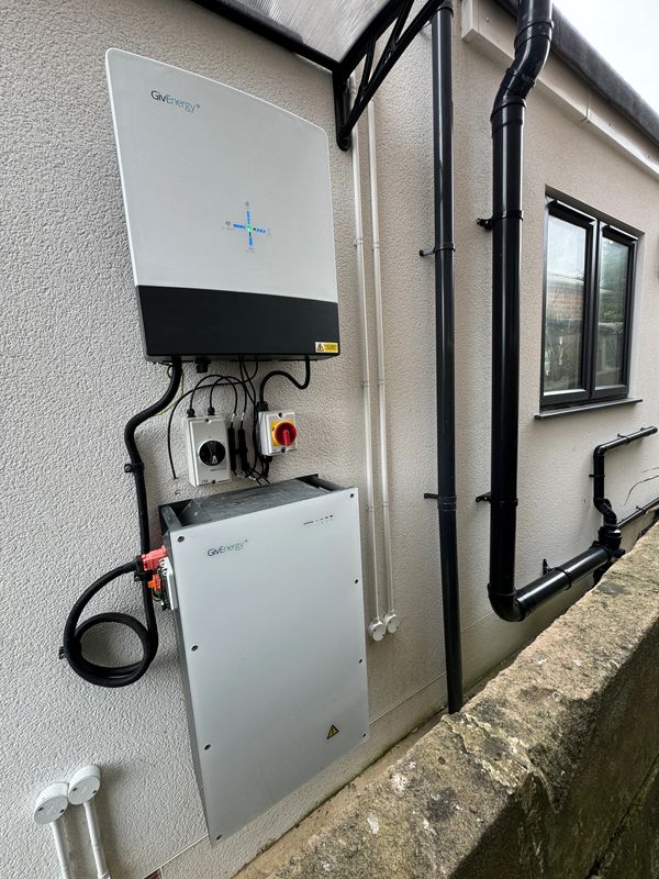 GivEnergy 5.0 kw Hybrid Gen 3 Inverter 
GivEnergy 9.5kw Battery