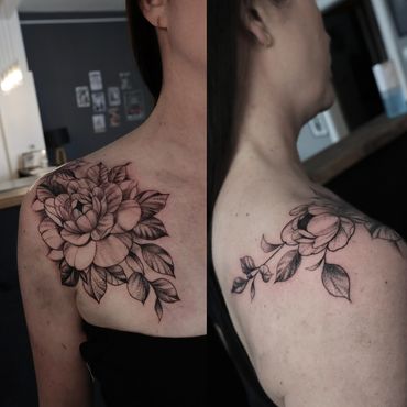 Schwarzes Blumen-Tattoo auf Schulter und Schlüsselbein.
