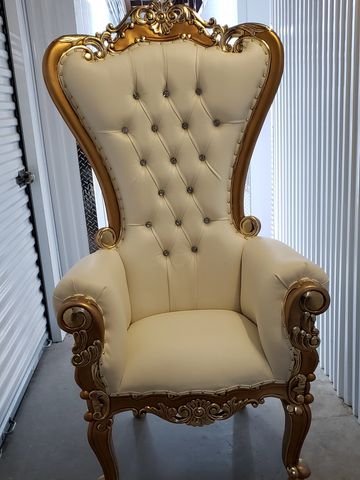 white and gold throne chair rental