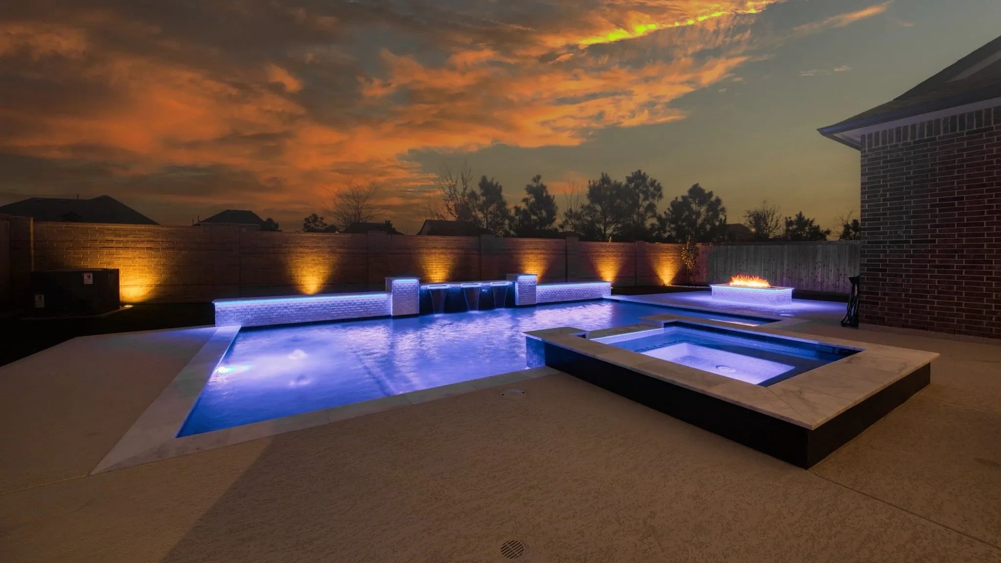 Swimming Pool Construction for Stunning Outdoor Spaces