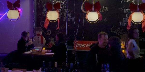 Celebrate the holiday season at Citrus Wine Bar Events with festive décor and friends.