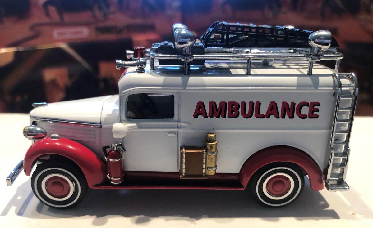 Miniature GMC 1937 Ambulance Matchbox - Collection