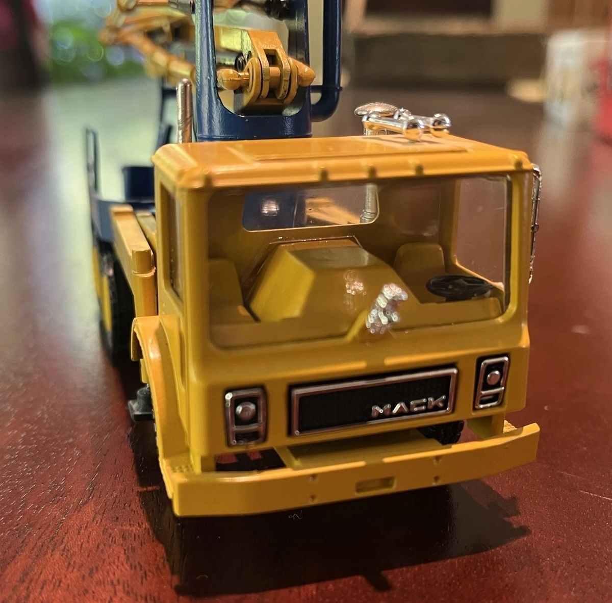 ELBA Concrete Pump on Mack tractor 150 scale Conrad