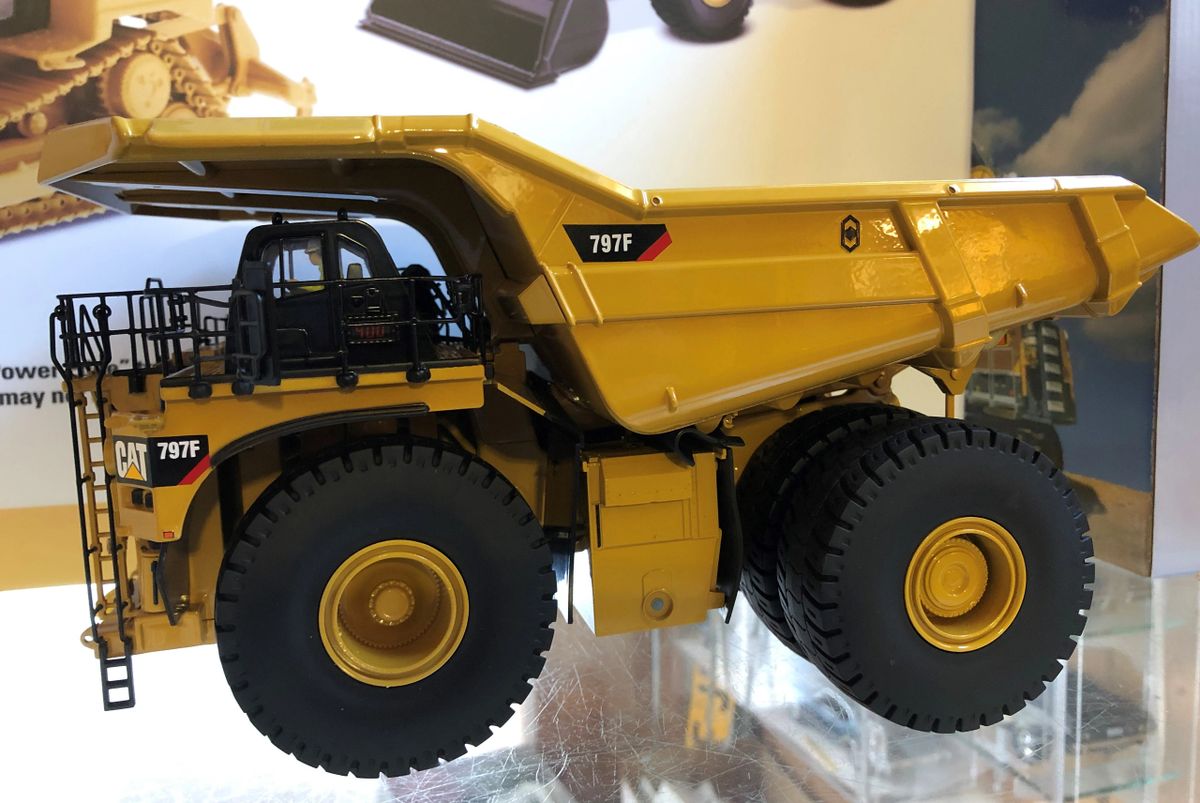 Caterpillar 797F Mining Truck Tier 4 1:50 scale Diecast Masters