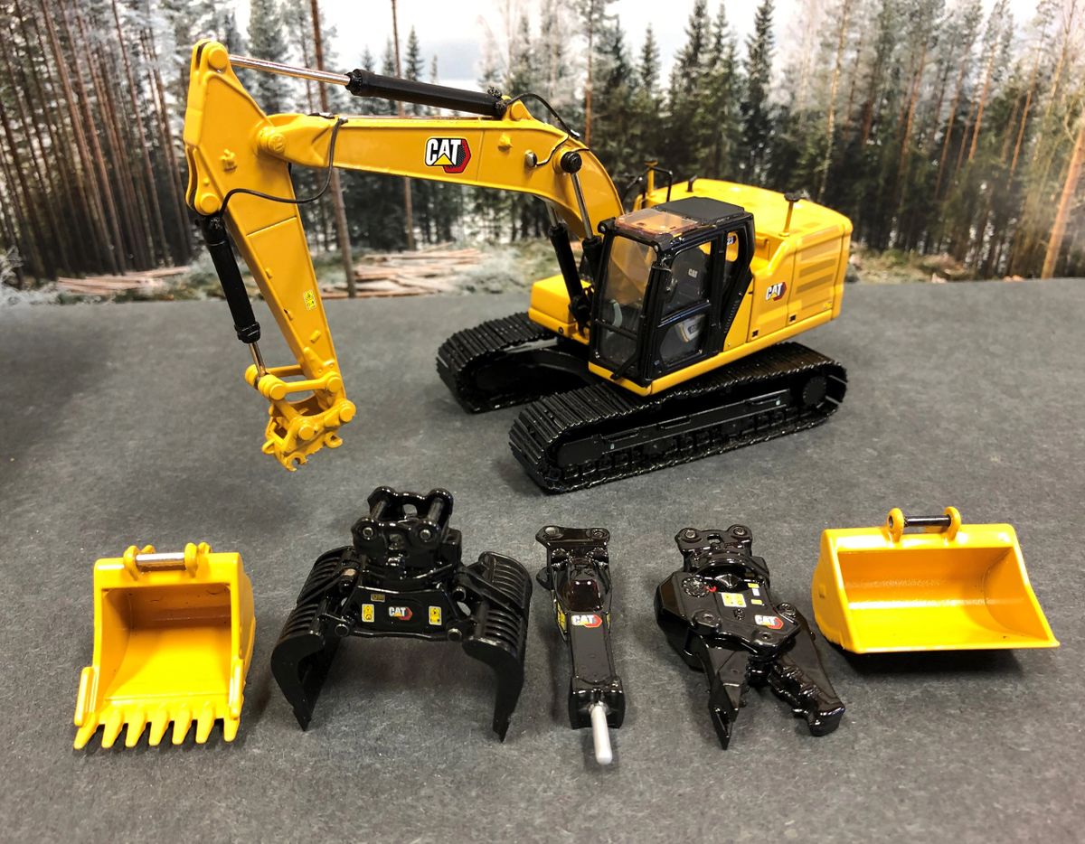 Caterpillar 323 Hydraulic Excavator NG with 4 attachments DM 1:50