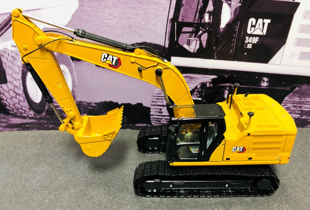 Caterpillar 330 Next Generation Hydraulic Excavator Diecast Masters 1: ...