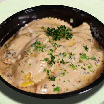 Ravioli stuffed with short ribs, served with creamy mushroom sauce and Parmesan cheese.