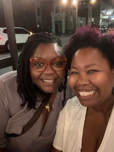 2 women smiling