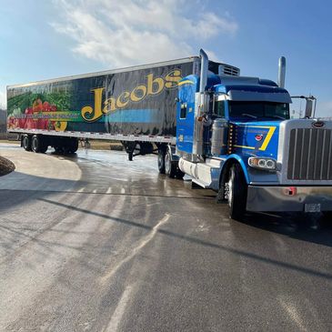 Peterbilt with reefer