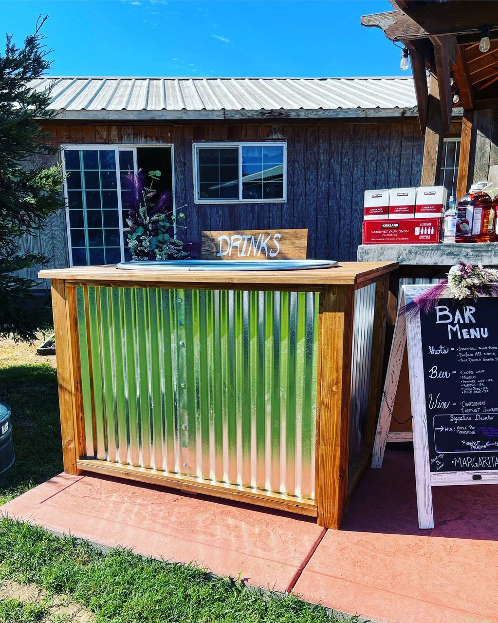 Self-serve beverage bar. Holds 200 average size beverages.