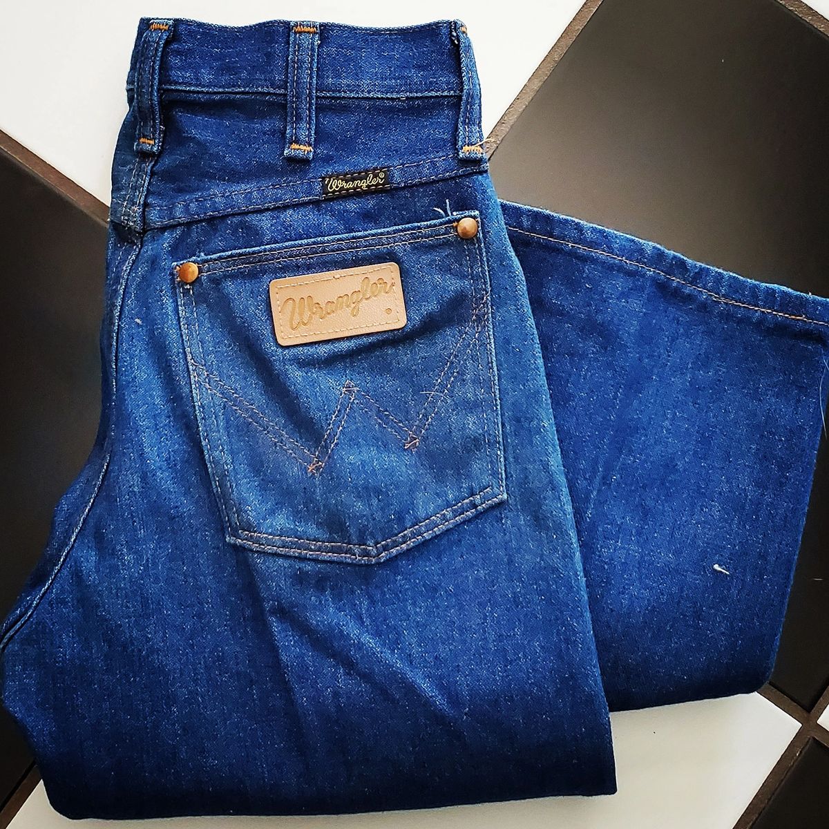 Men's 1960s Wrangler 910 straight leg indigo denim jeans size 28 long