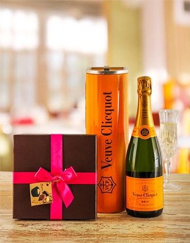 Veuve Clicquot Champagne Elegant gift set