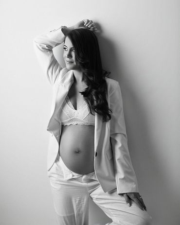 Ensaio gestante fashion preto e branco em estúdio em Belo Horizonte 