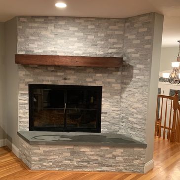 Fireplace surround with stone ledger tile