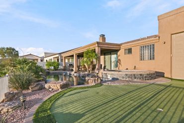 Enjoy your own private backyard retreat featuring a refreshing pool and putting green. Whether you’re practicing your short game, cooling off in the pool, or relaxing with family and friends, this outdoor space is designed for fun, relaxation, and unforgettable Lake Havasu days.