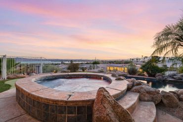 Unwind in the private outdoor jacuzzi while taking in spectacular sunset views over Lake Havasu. It’s the perfect spot to relax, soak, and enjoy the beautiful Arizona evenings.