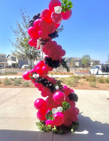 Pink balloons. Balloons in Tustin. Balloons near me. Balloons and Florals. Balloon Garland.