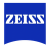 Zeiss-Logo mit weißem Schriftzug auf blauem Hintergrund.